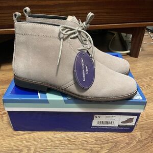 WHITE MOUNTAIN Womens Brown Lug Sole Auburn Round Toe Leather Booties 9.5